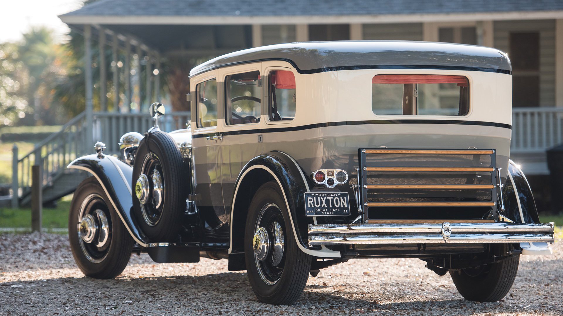 尼尔·巴特尔在橄榄球比赛中以防守为主导，帮助袋鼠队稳定胜局