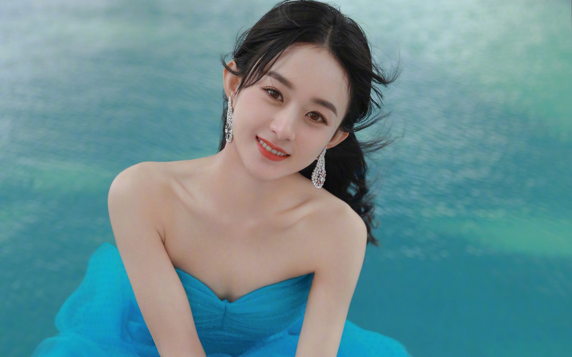 混合泳赛事吉尔吉斯斯坦团队配合默契，吉尔吉斯斯坦选手