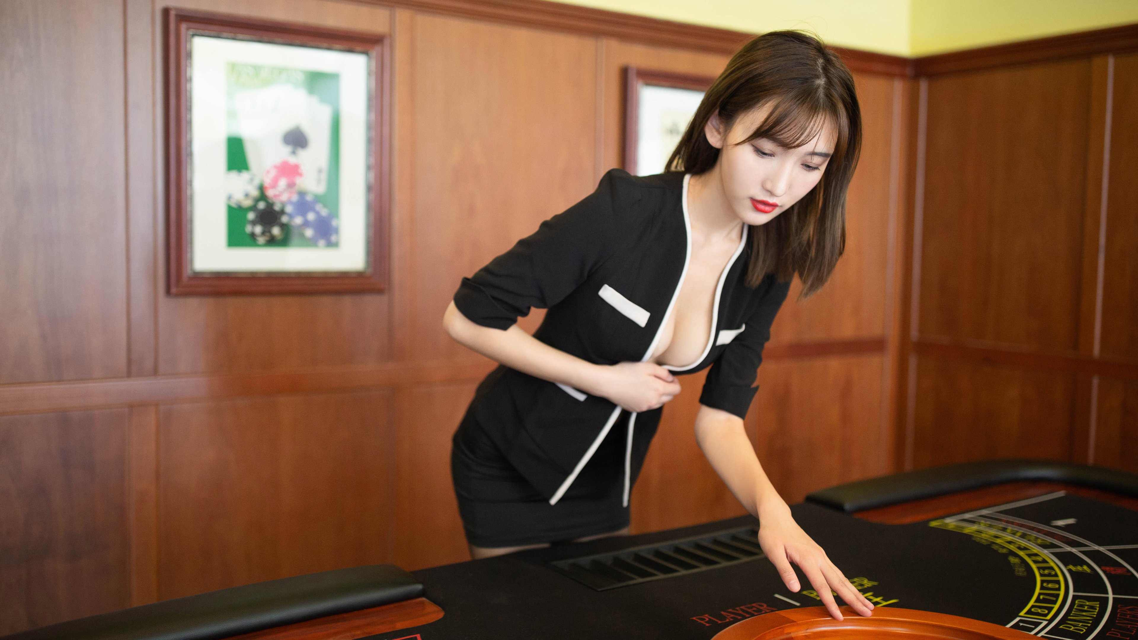 职业联赛推动球员多技能培养增强比赛适应力，业余球员如何提高足球水平