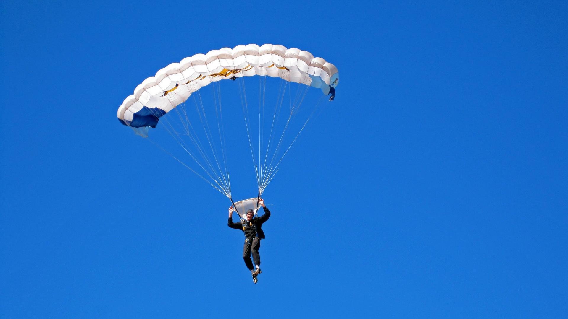 “青训名师授课，提升少年球员专业能力”，青少年篮球培养